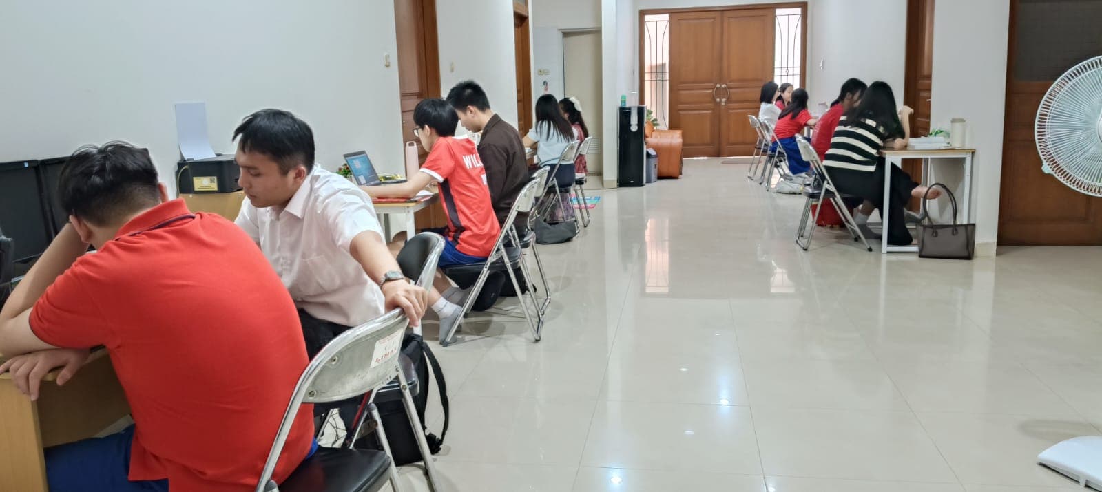 Suasana ruang belajar Bimbel Hope saat sesi berlangsung